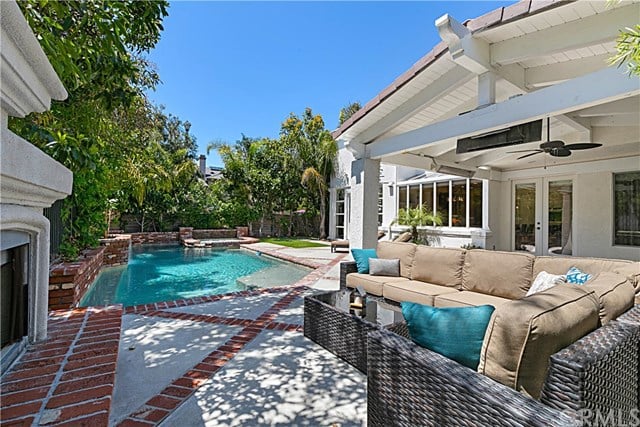 6652 Carriage Circle, Huntington Beach 
