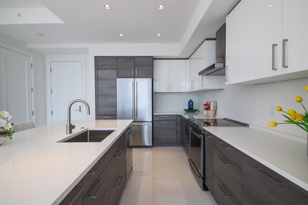 111 S Pineapple Ave Unit 812
