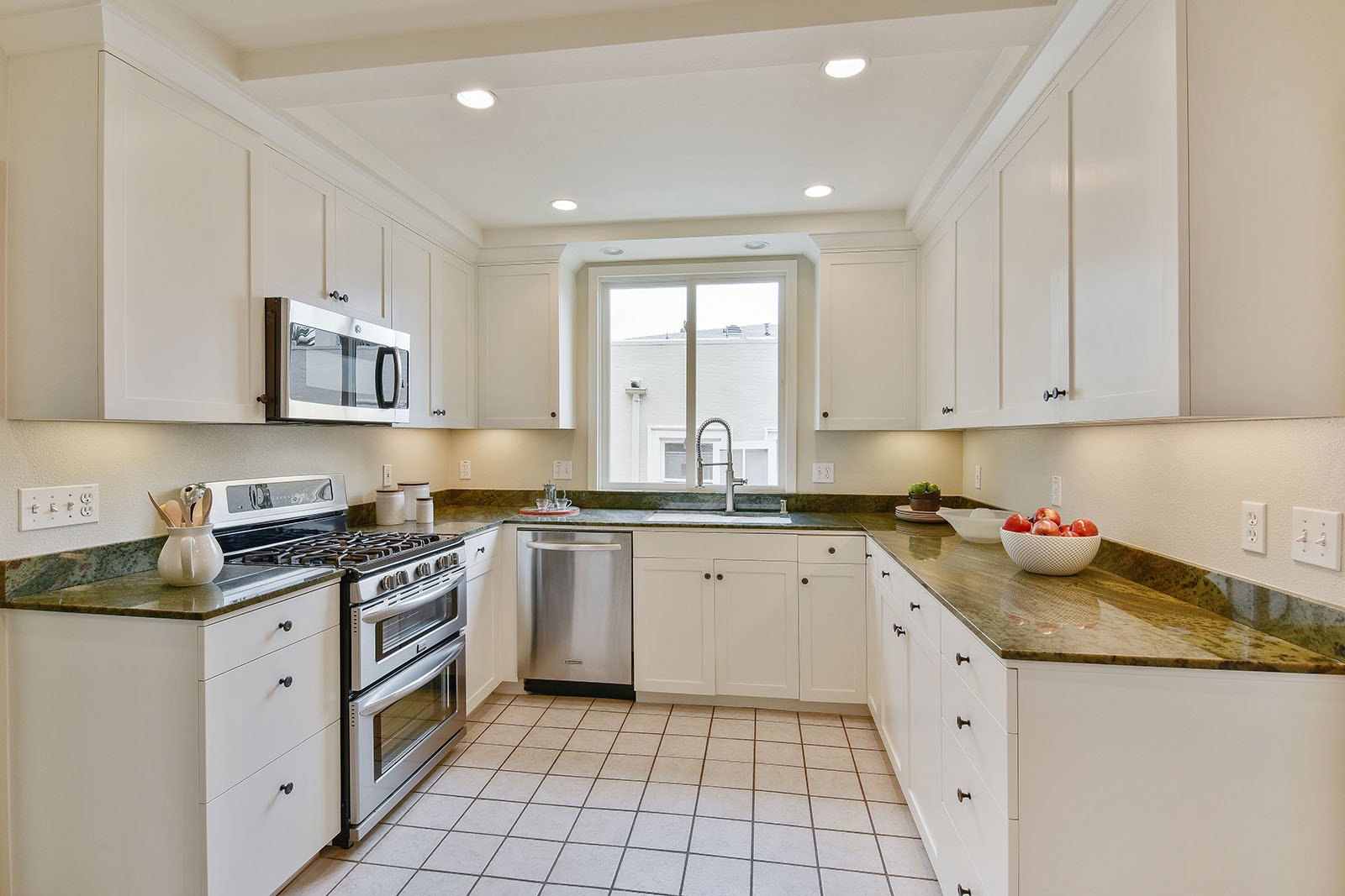 4026 Lakeshore Ave.