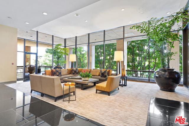Stunning and Spacious Condominium In The Mirabella
