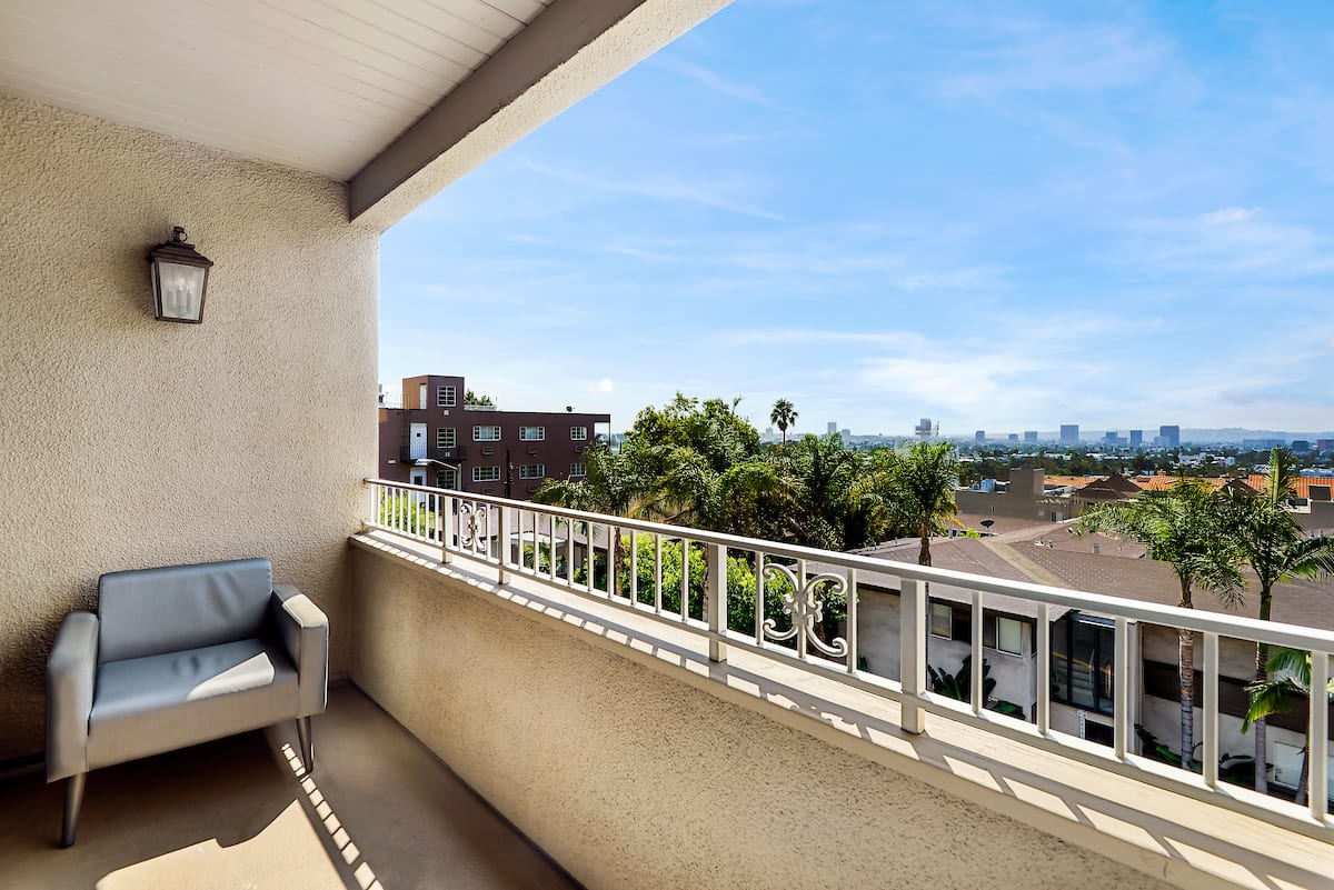 8455 Fountain Ave Unit 408