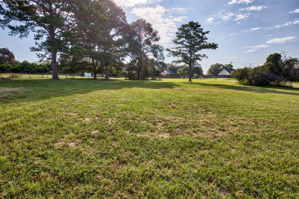 210 W Chatham St Bellville, Tx 77418