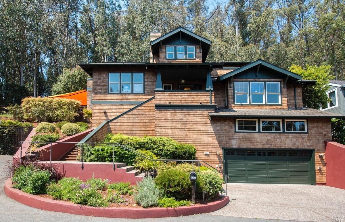 562 Alta Way