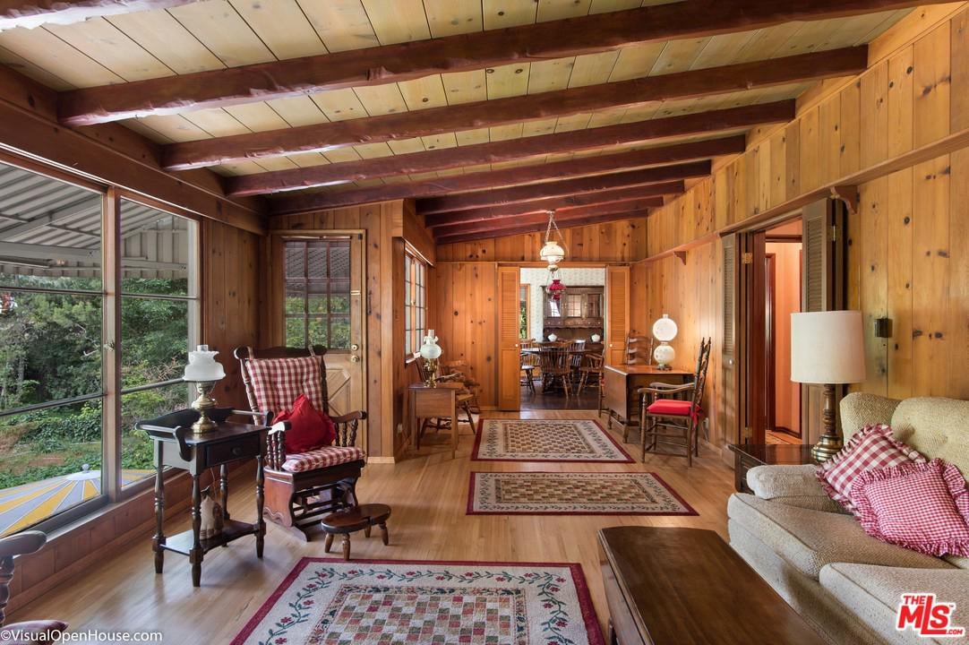 Charming 2 Bedroom Cottage in Studio City