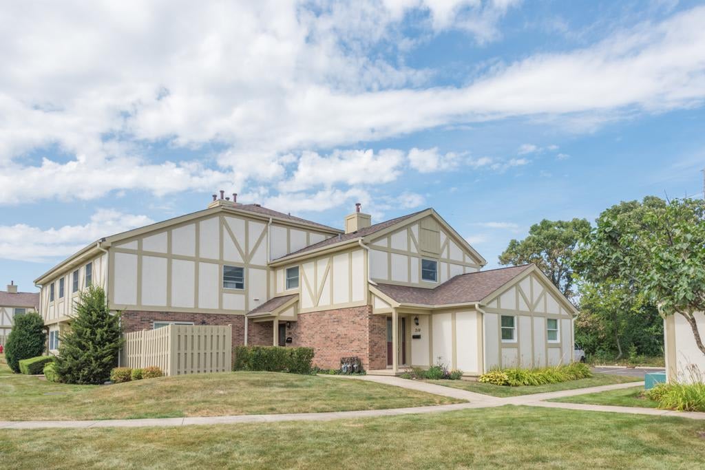 210 Queens Cove