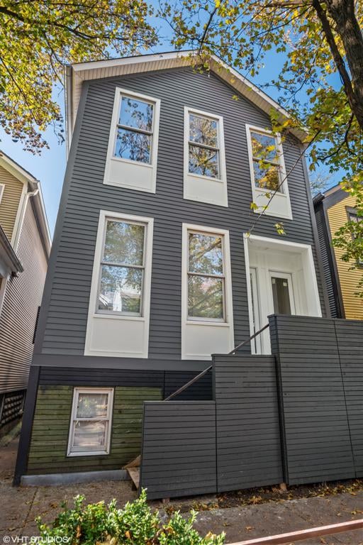 2750 N Kenmore Avenue # 2F