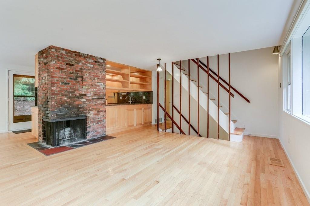 215 The Valley Road