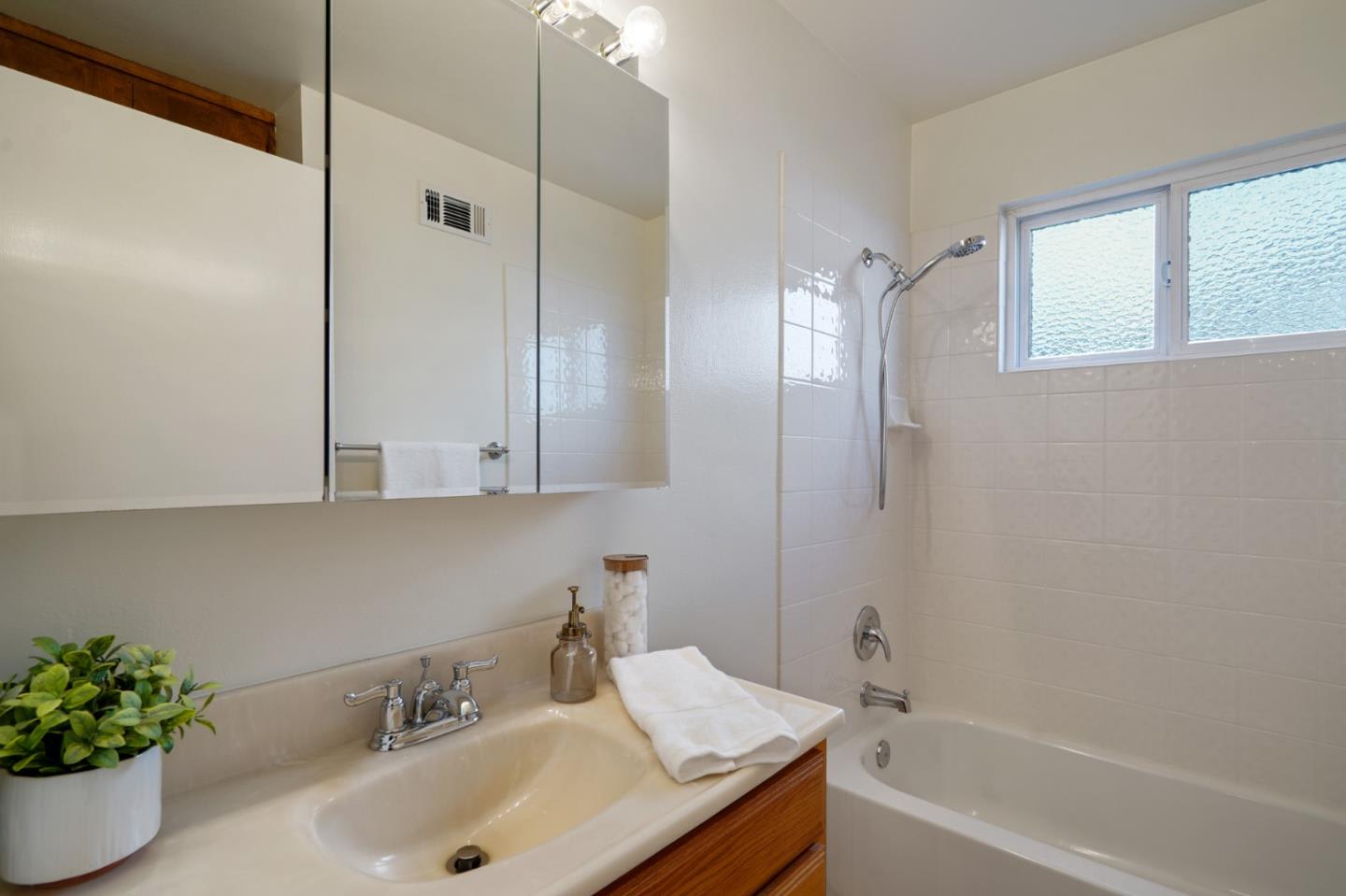 Charming Home In Campbell