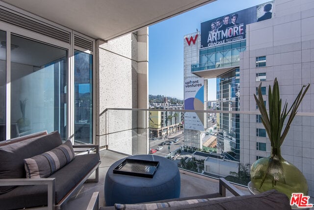 6250 Hollywood Boulevard, Unit 8B