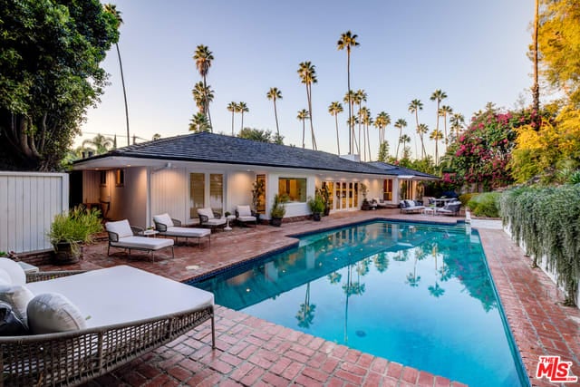 4450 Hayvenhurst Ave