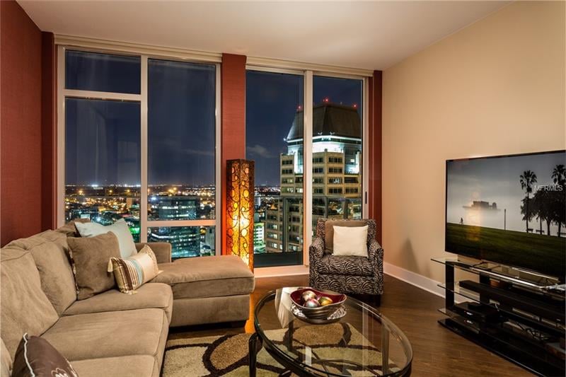 Stylish & Spacious Signature Place