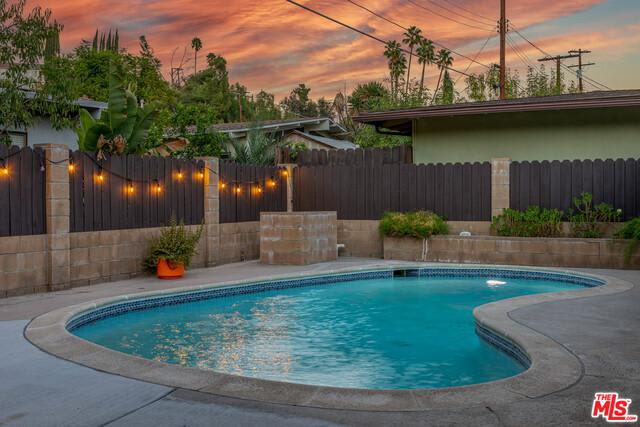 22835 Calabash St, Woodland Hills, CA