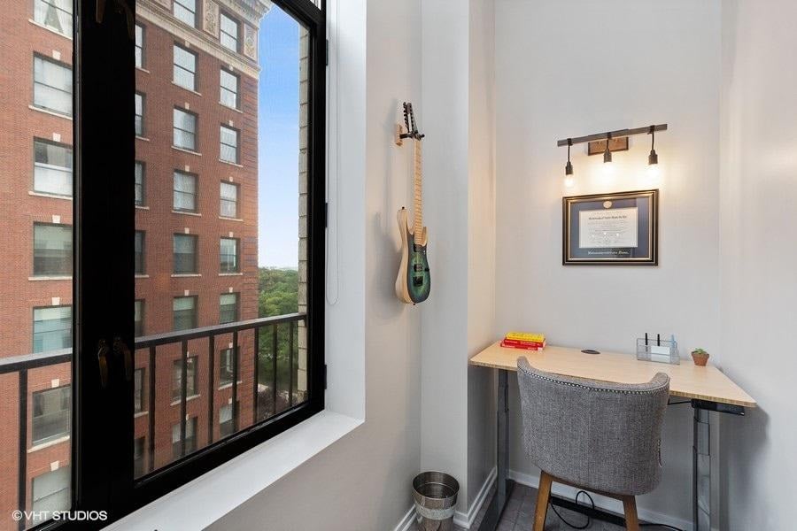 910 S Michigan Avenue #705