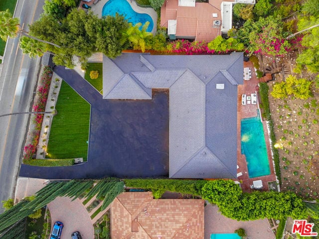 4450 Hayvenhurst Ave