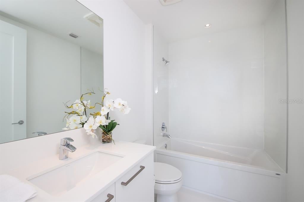 111 S Pineapple Ave Unit 812