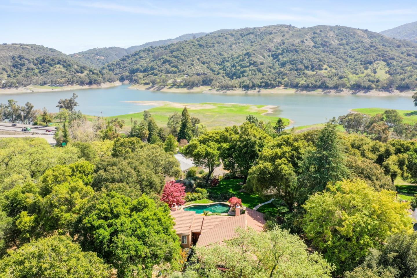 18260 Lakeview Ct Los Gatos, CA 95033
