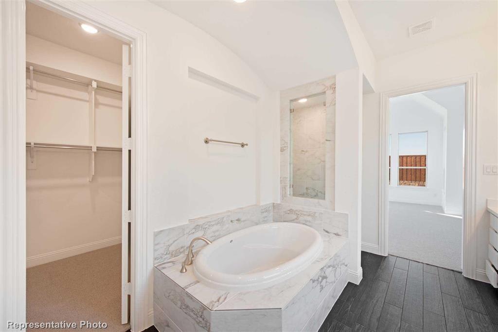 2835 Maple Oak Lane
