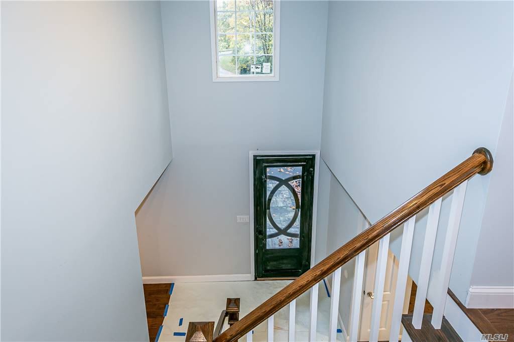 380 Woodbury Rd, Woodbury