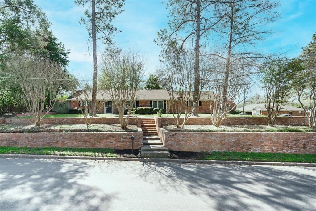 700 Pecan St Brenham, Tx 77833