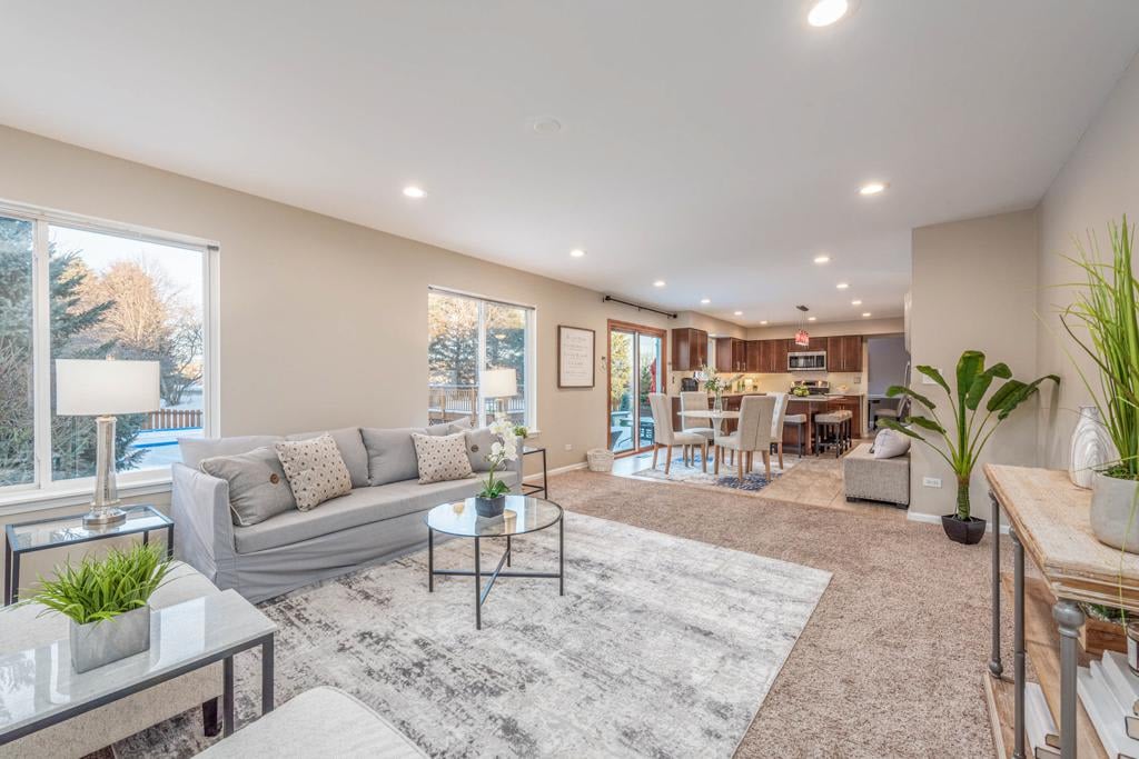 611 Woodbridge Dr 