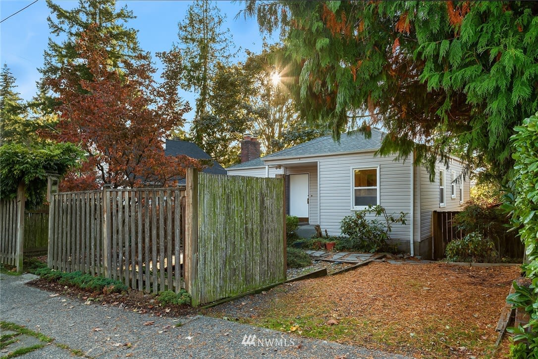 9107 8th Avenue NE