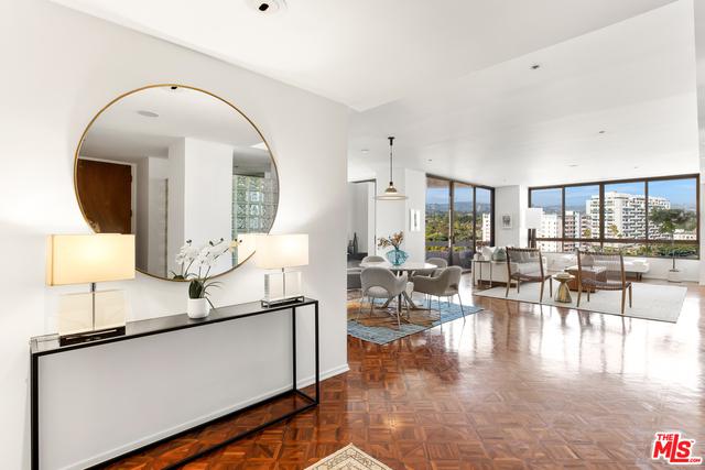 Stunning and Spacious Condominium In The Mirabella