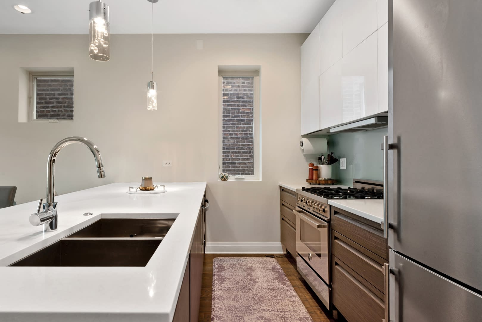 3743 N Kenmore