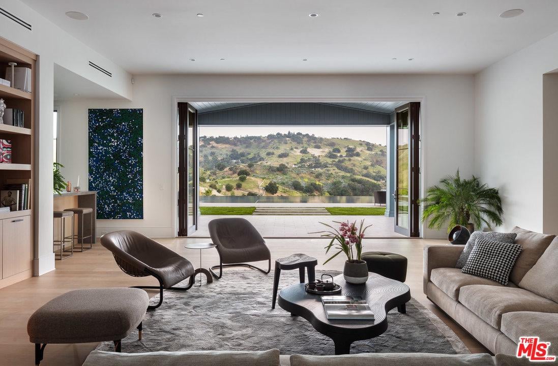 SOLD | 25211 Jim Bridger Road, Hidden Hills | Calabasas Luxury Real Estate