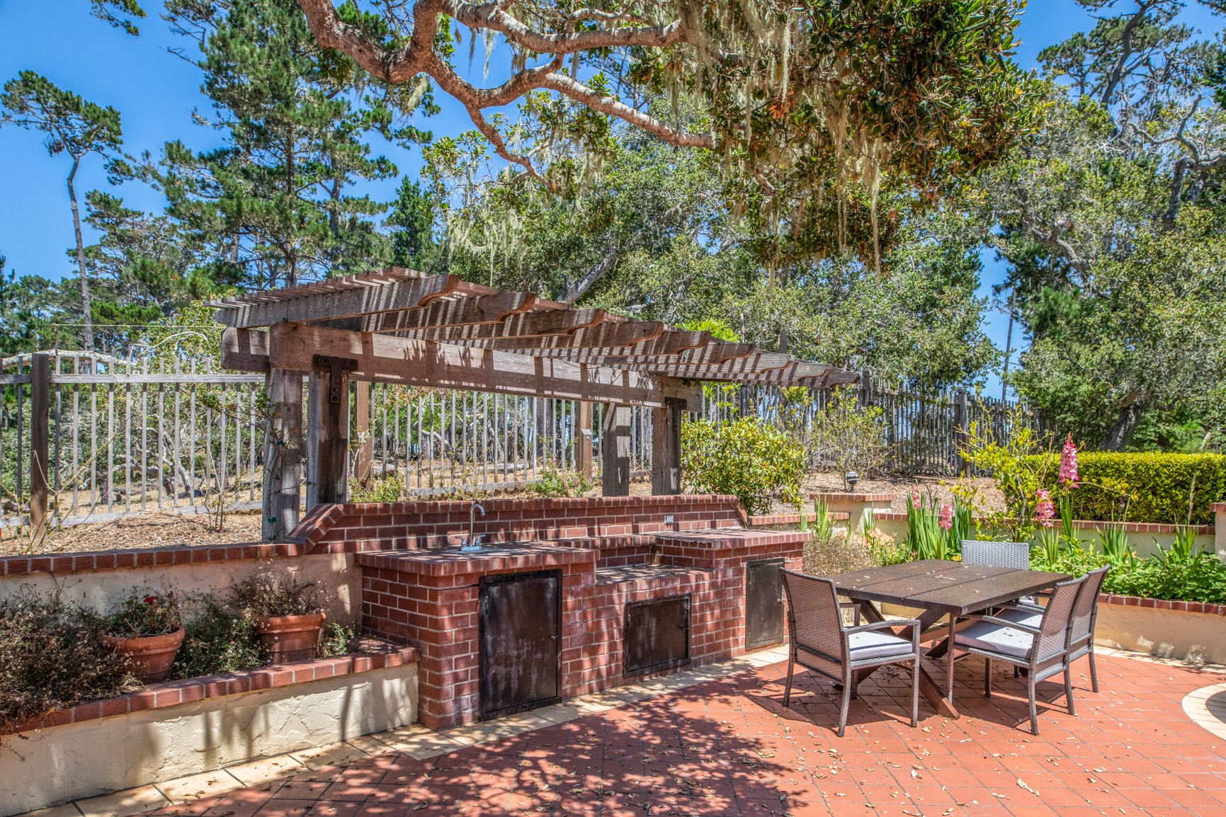 1277 Padre Ln