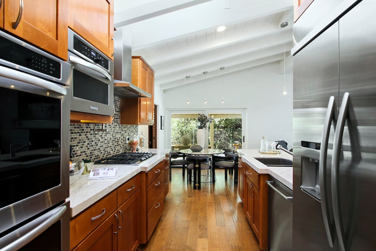801 N. Kenter Ave. 