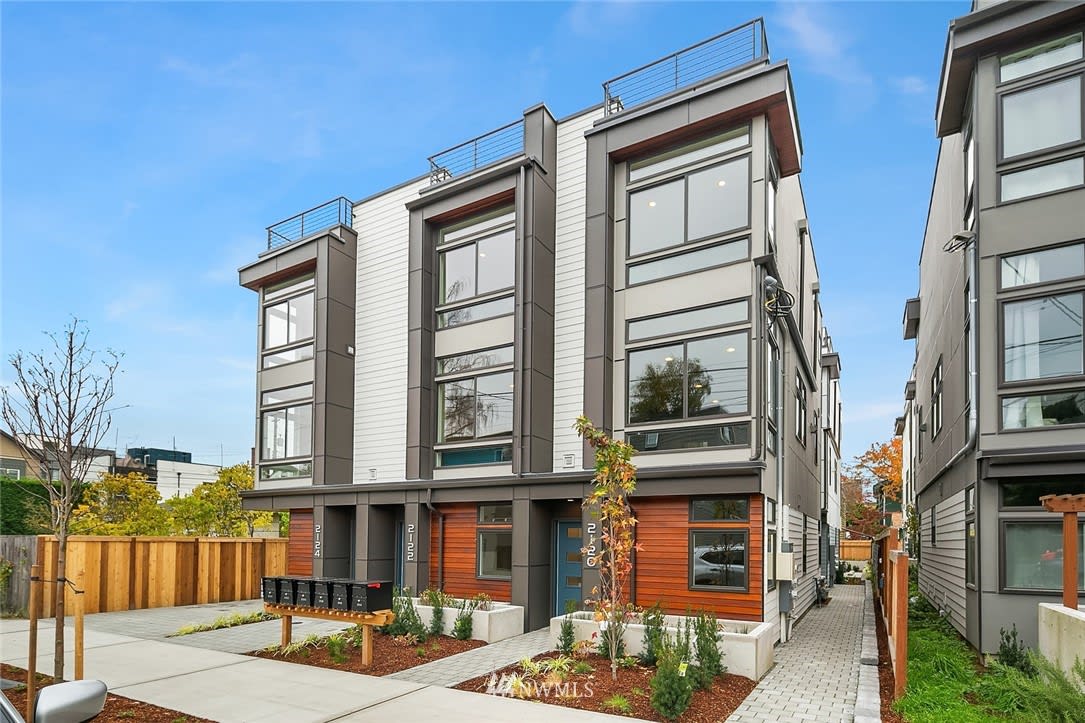 2116 3rd Avenue N, Seattle, WA 98109