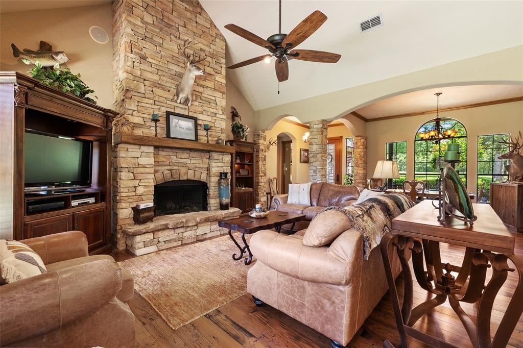 540 Walnut Dr Bellville, Tx 77418