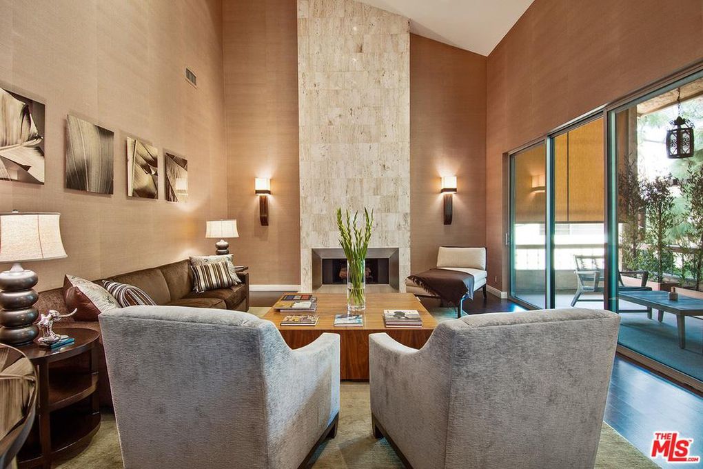 327 N Palm Dr, #301