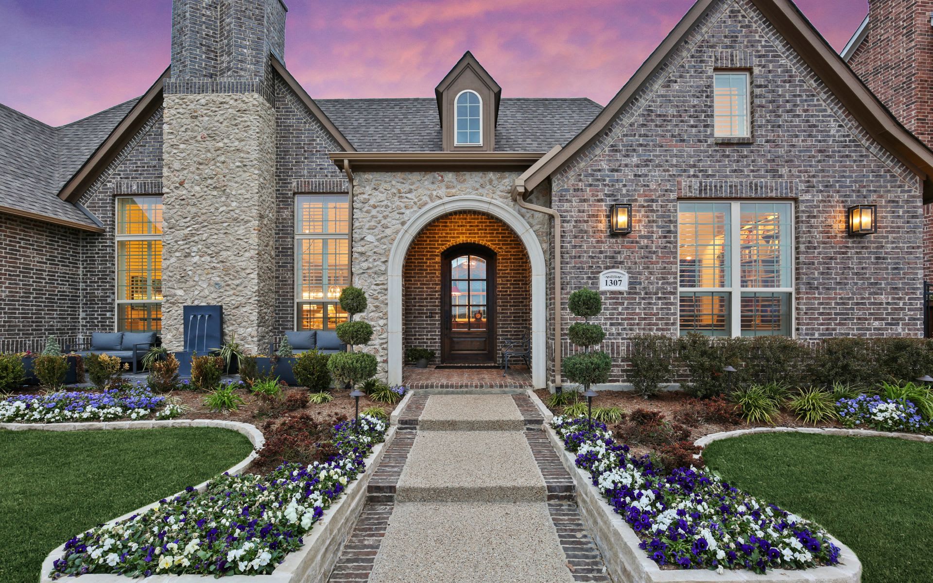 1307 Black Walnut Ln
