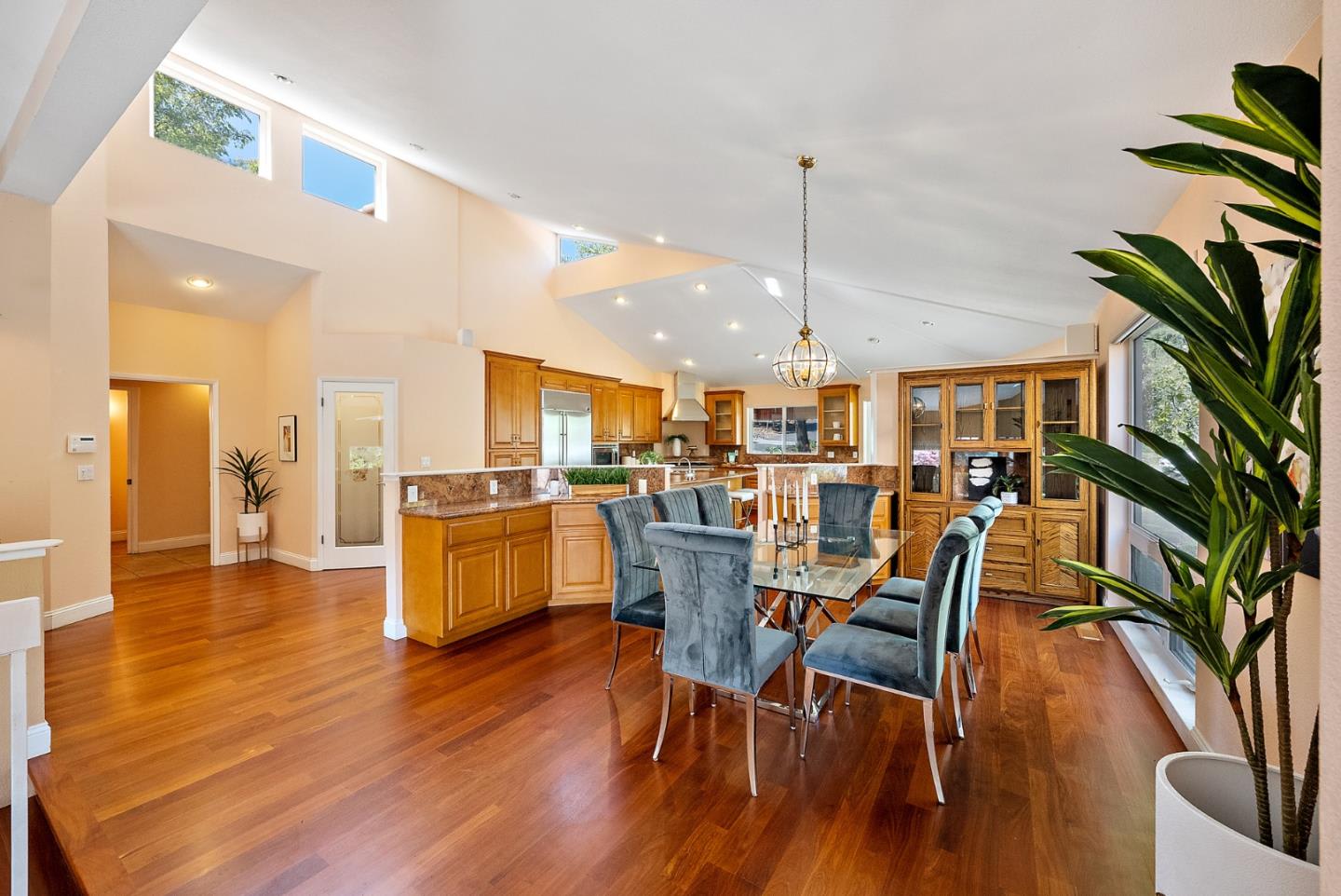 18260 Lakeview Ct Los Gatos, CA 95033