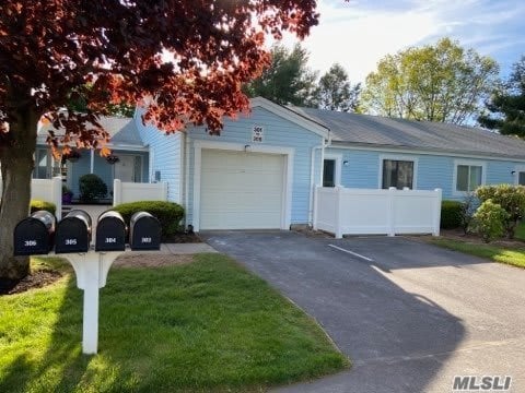 304 Bentley Ct, St. James