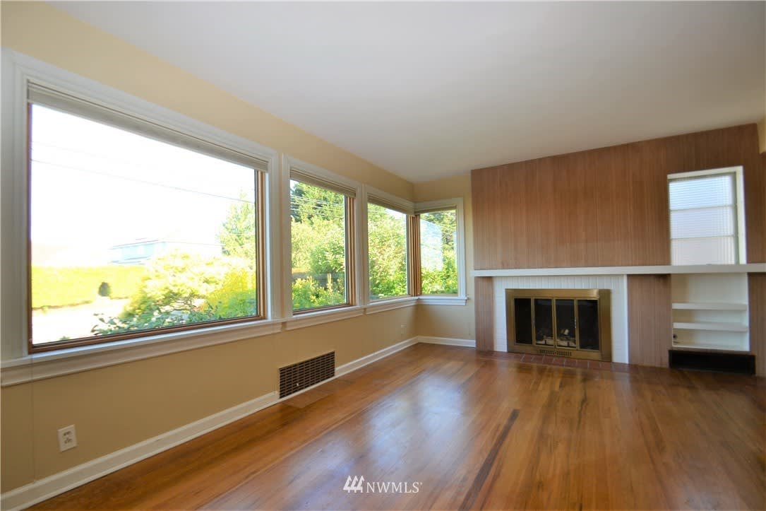 8648 Fauntleroy Way SW