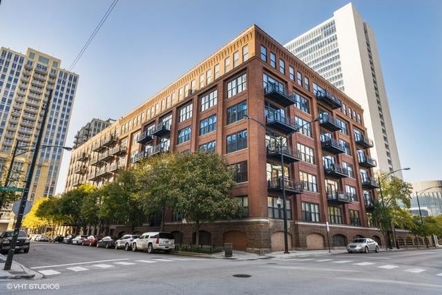 520 W Huron St #213