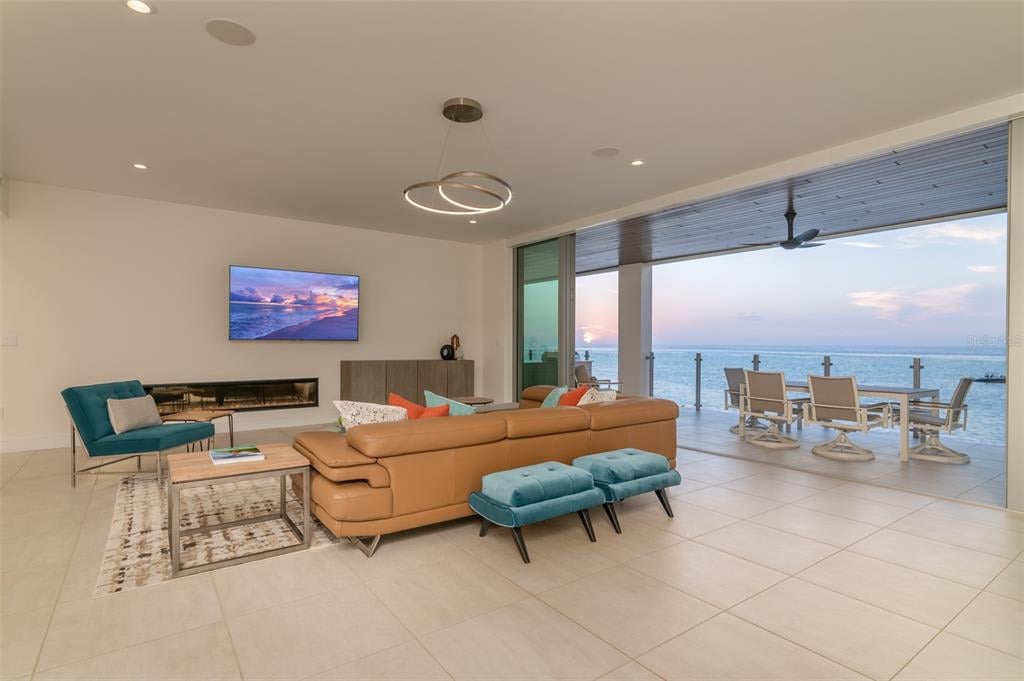 4750 Ocean Blvd, #202
