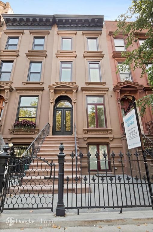 18 Brevoort Pl