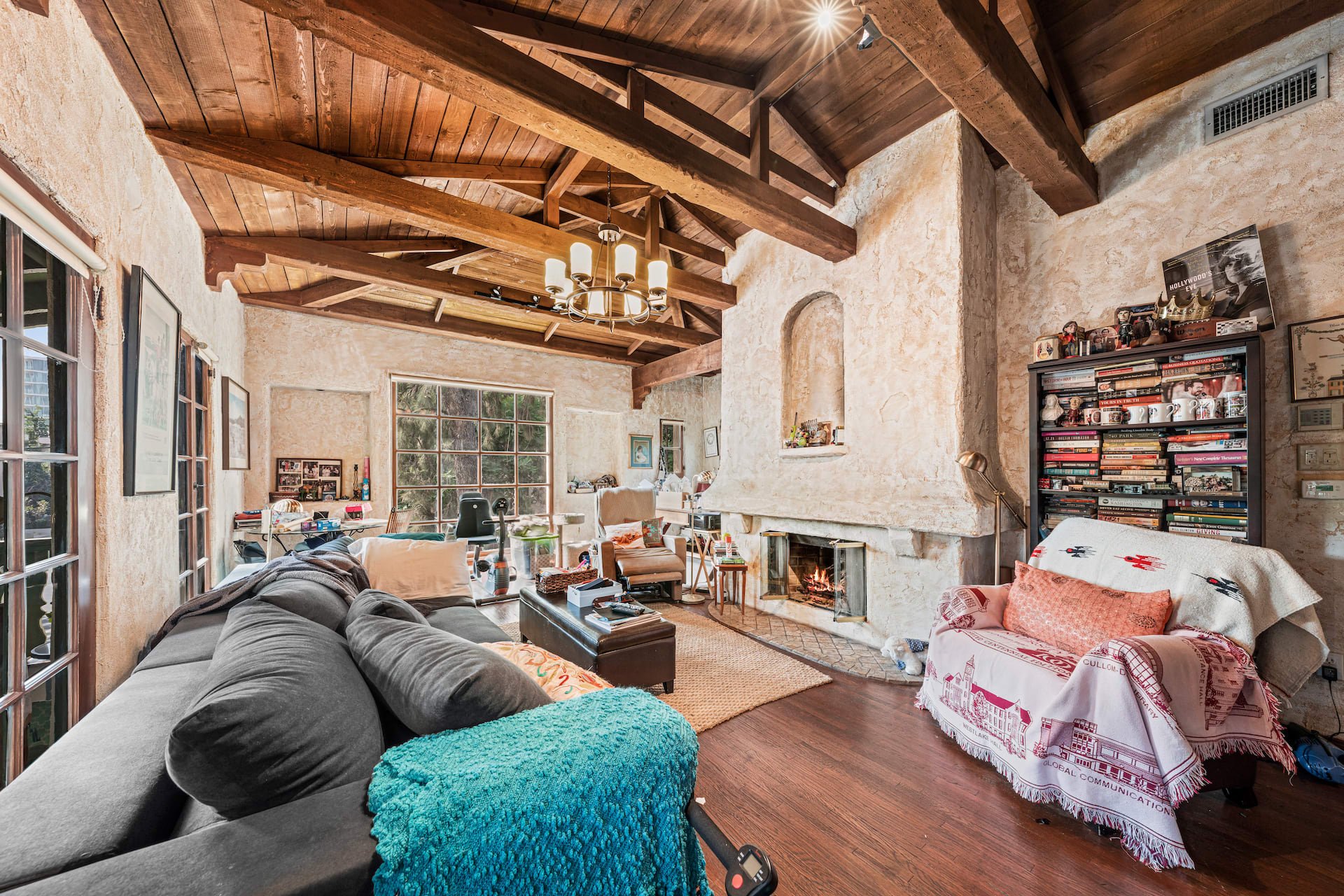 9027 Alden Dr, West Hollywood Adjacent