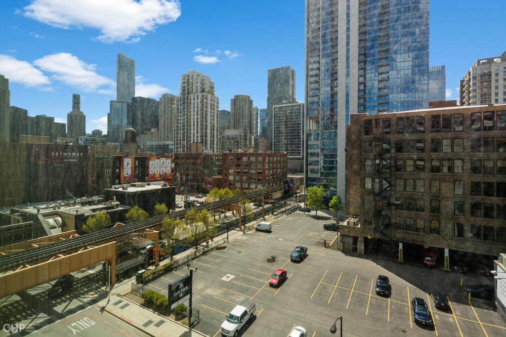 Bright River North Condo: 630 N Franklin St, #604