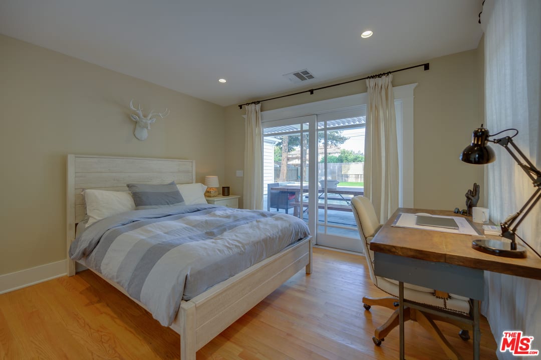 3752 Ocean View Ave, Los Angeles, CA 90066