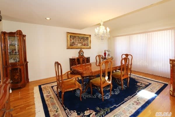 240 Willis Ave, Syosset