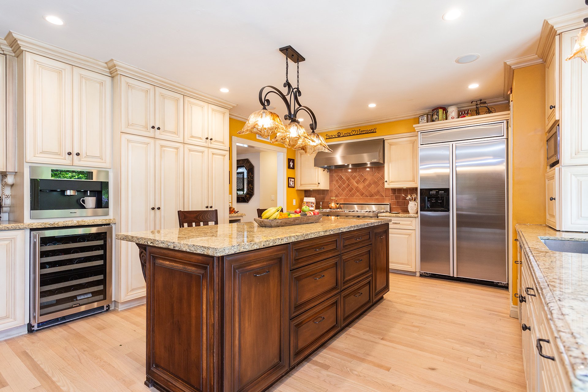 23728 Tiara St, Woodland Hills