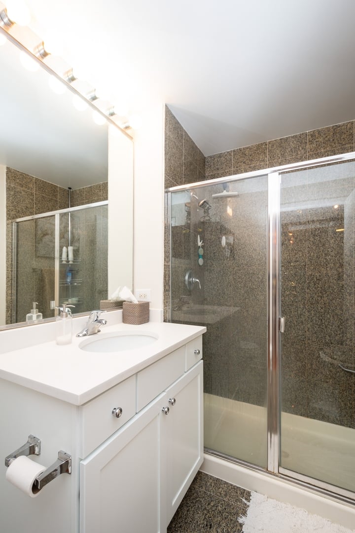 600 W Drummond Place # 318