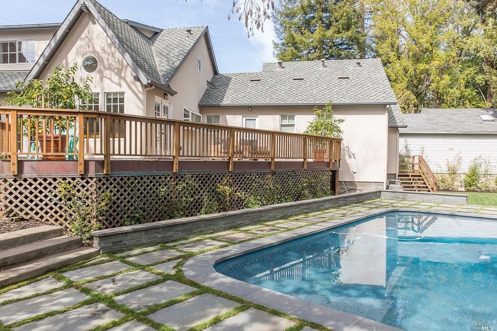 90 Sir Francis Drake Blvd