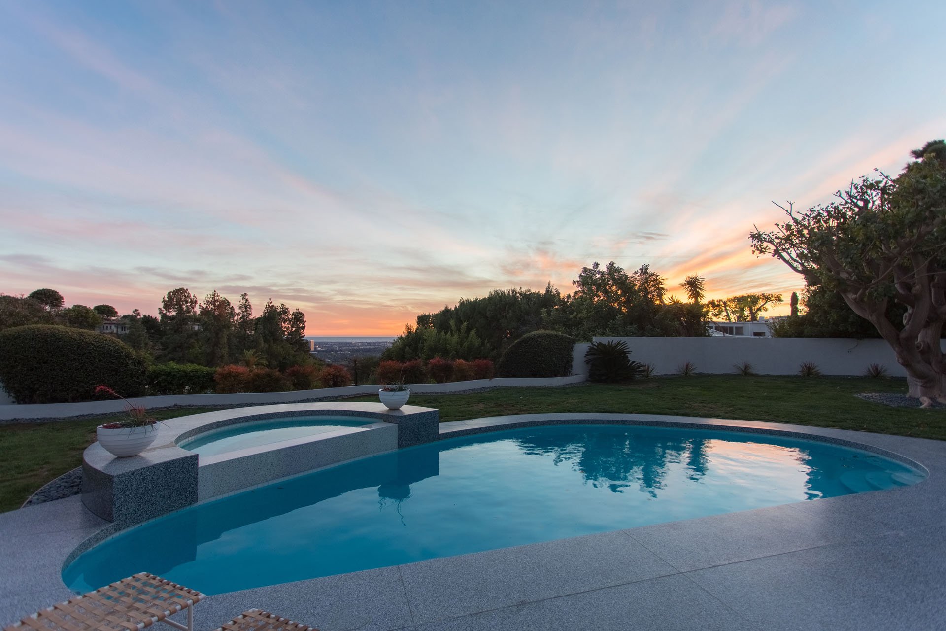 1107 N Hillcrest Rd, Trousdale