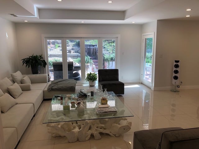 4450 Hayvenhurst Ave