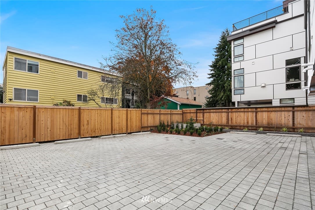 2116 3rd Avenue N, Seattle, WA 98109